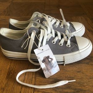 Sincerely Jules grey casual comfort low top sneakers NWOB size 7.5